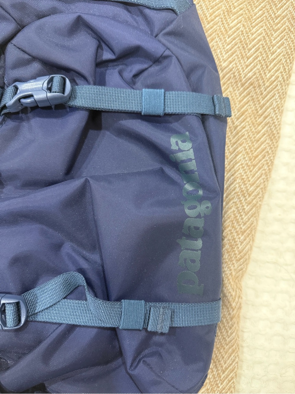 Patagonia Navy Blue Sling Pack with Padded Strap - Picture 2 of 4
